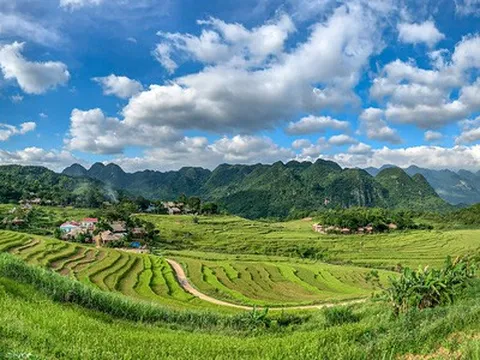 Mê mẩn vẻ đẹp Pù Luông: Điểm nghỉ dưỡng đậm chất hoang sơ giữa núi rừng Thanh Hóa